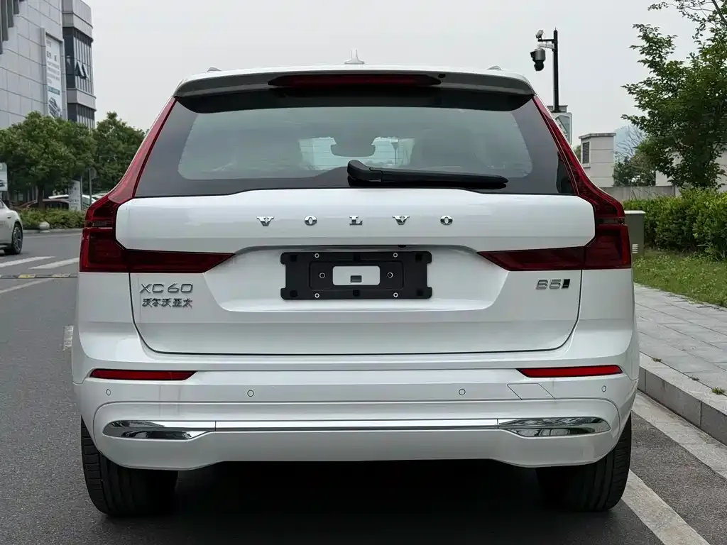 Volvo XC60 — фото 2