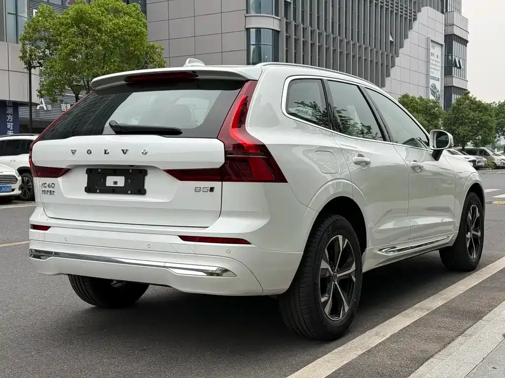 Volvo XC60 — фото 4