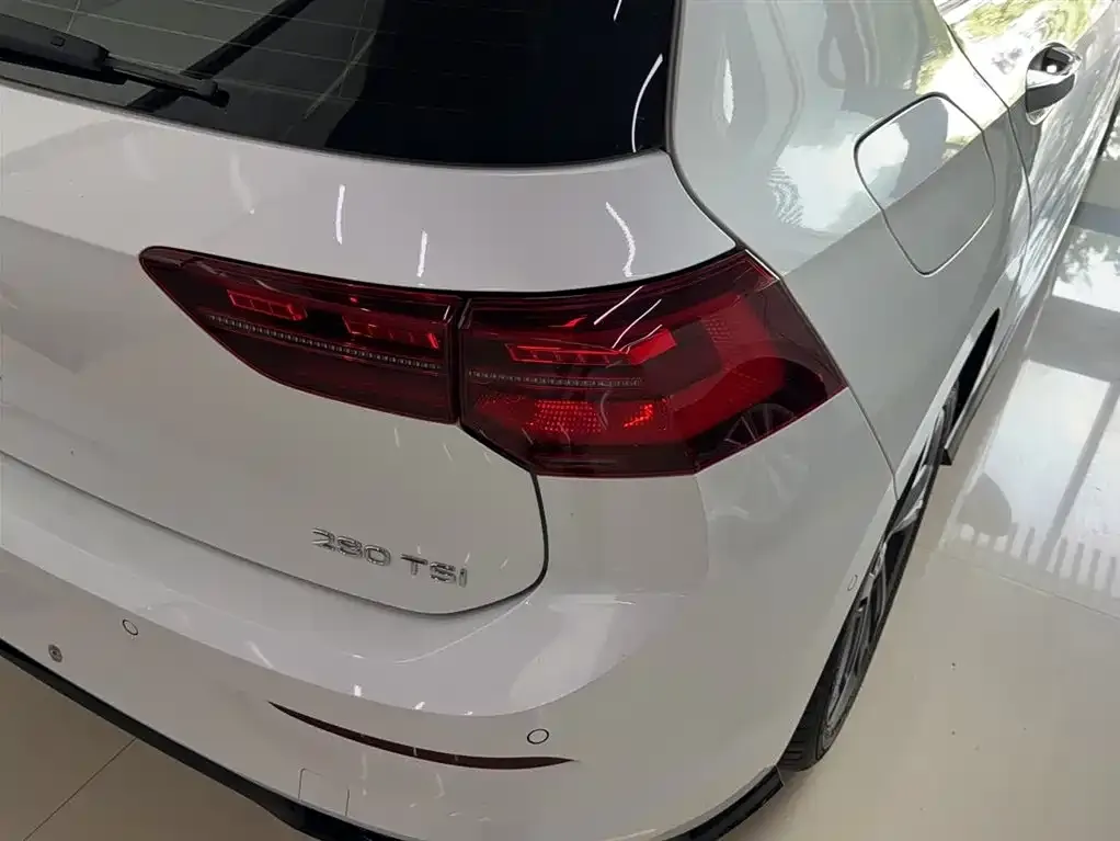 Volkswagen Golf 2024 из CN, фото 3