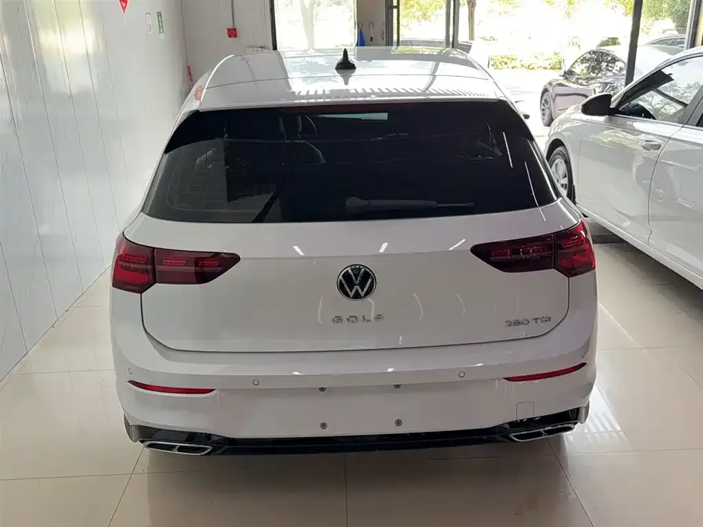 Volkswagen Golf 2024 из CN, фото 10