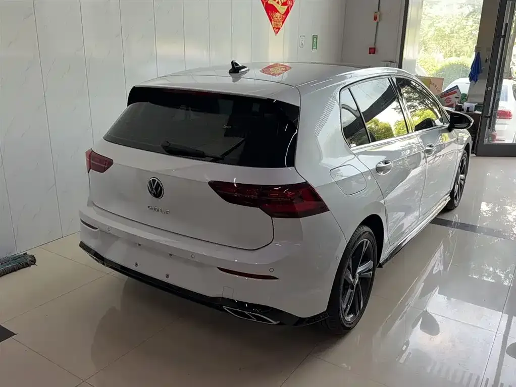 Volkswagen Golf 2024 из CN, фото 7