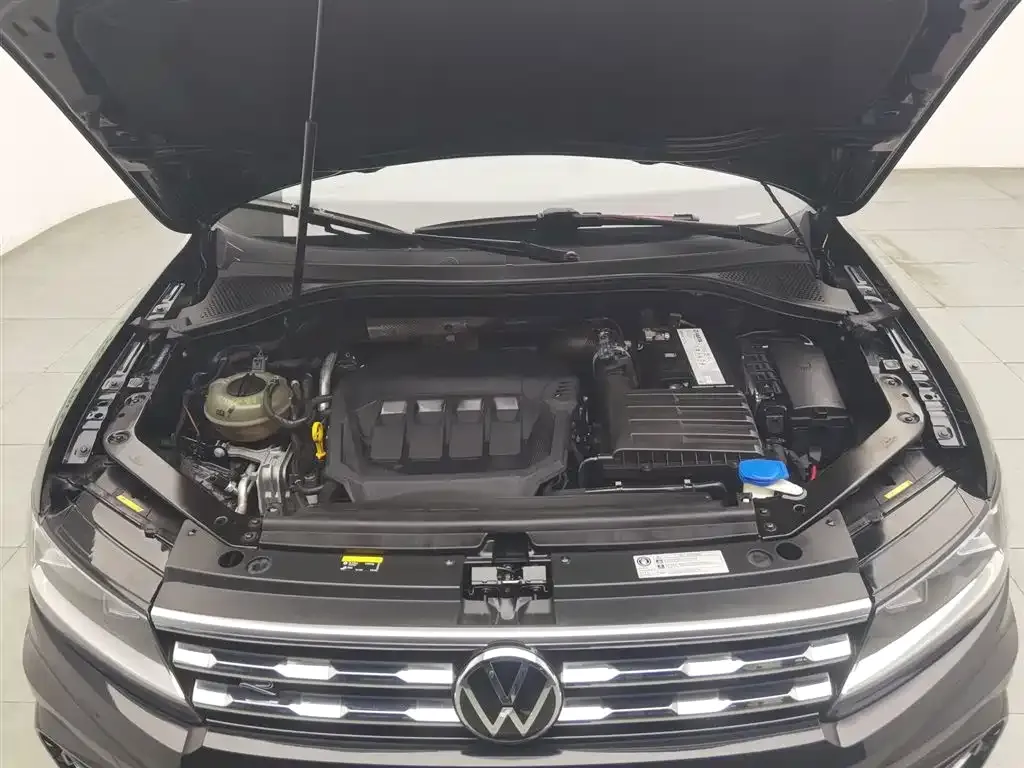 Volkswagen Tiguan L — фото 10