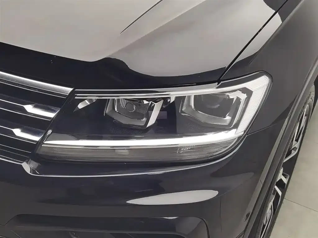 Volkswagen Tiguan L — фото 7