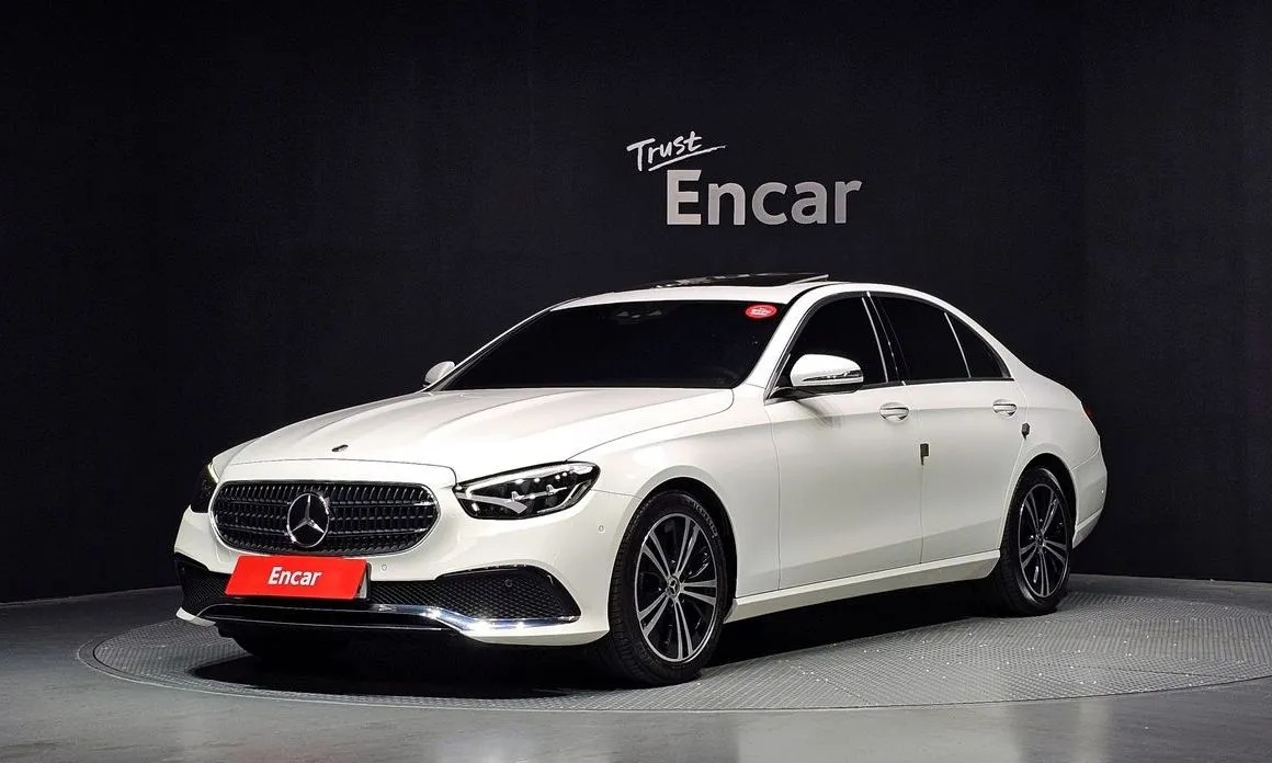 Mercedes-Benz E-Class — фото 1