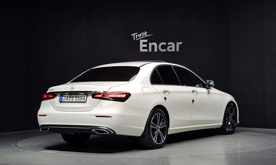Mercedes-Benz E-Class — фото 5