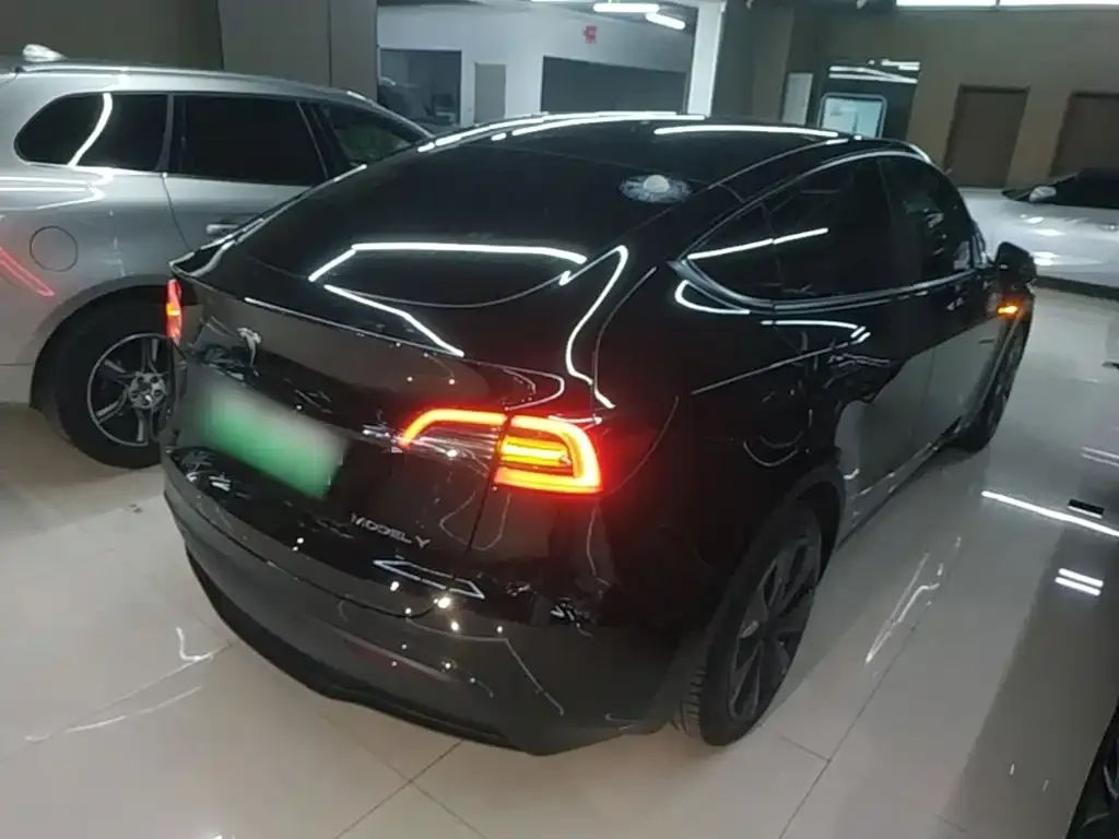 Tesla Model Y — фото 4