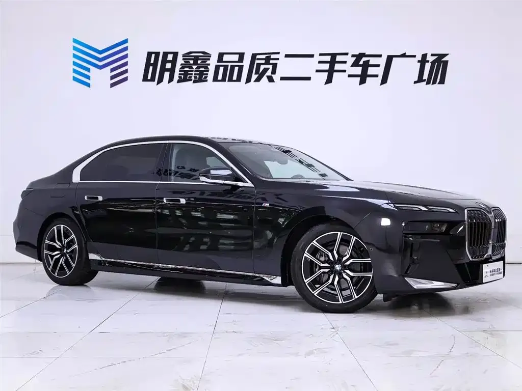 BMW 7 Series — фото 10