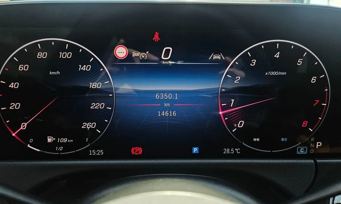 Mercedes-Benz E-Class 2025 из KR, фото 2