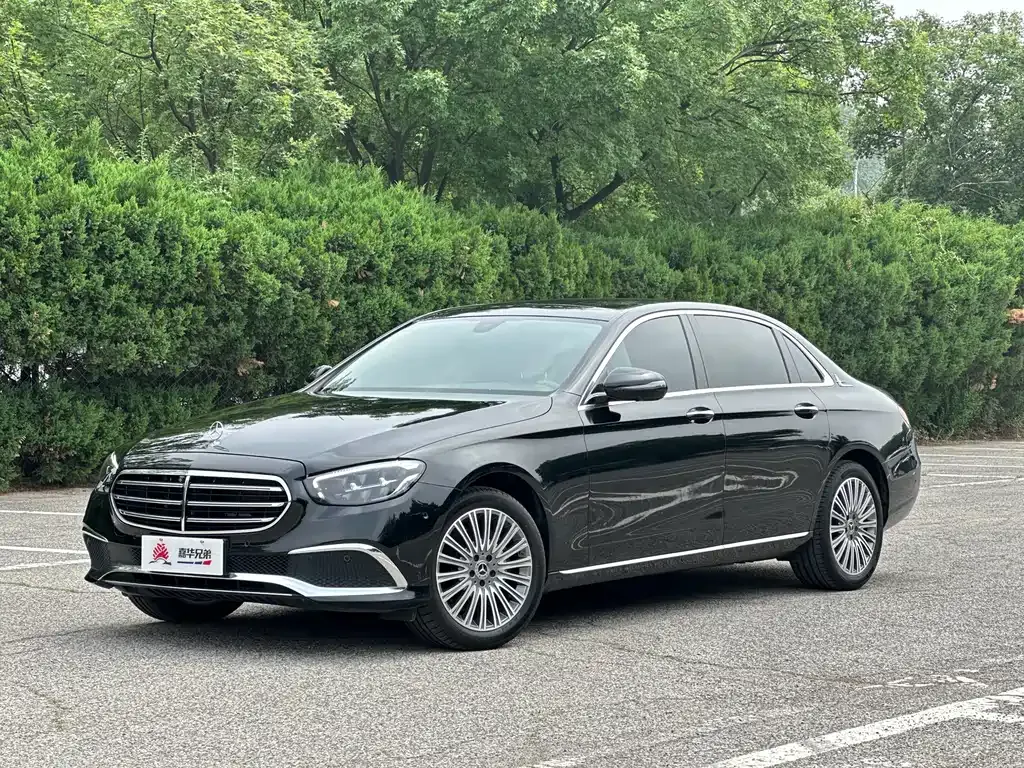 Mercedes-Benz E-Class — фото 1
