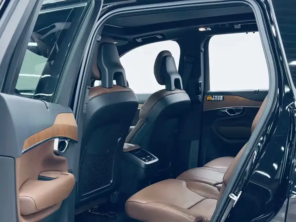 Volvo XC90 — фото 7