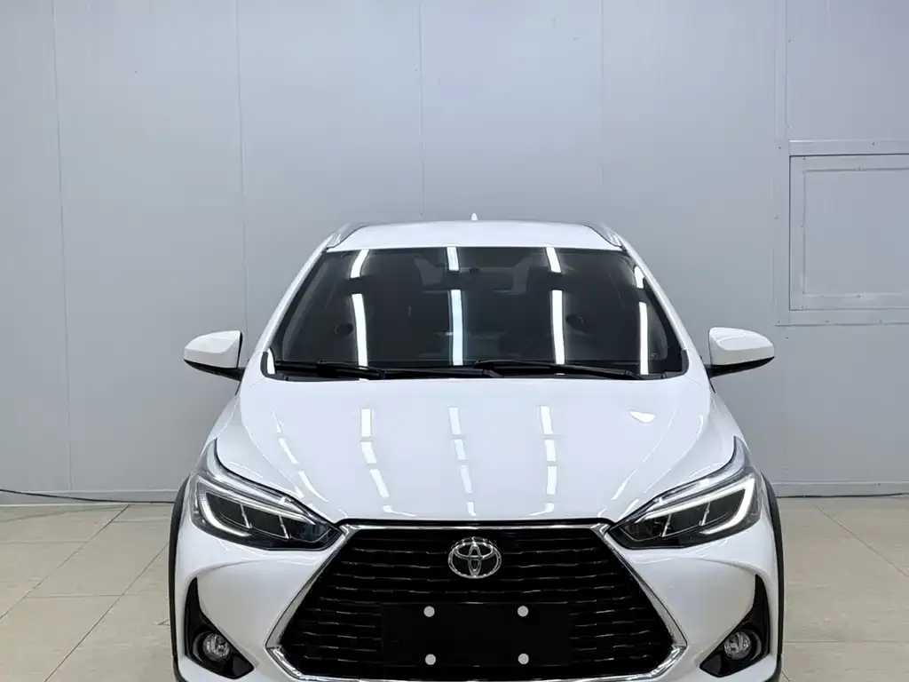 Toyota Yaris L — фото 4