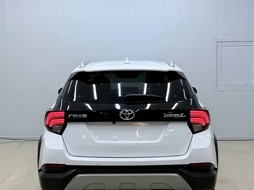 Toyota Yaris L — фото 7