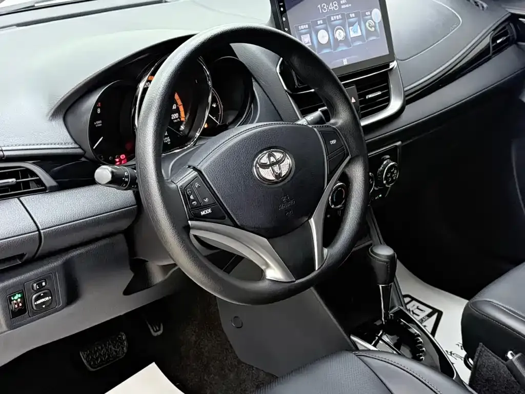 Toyota Yaris L — фото 6