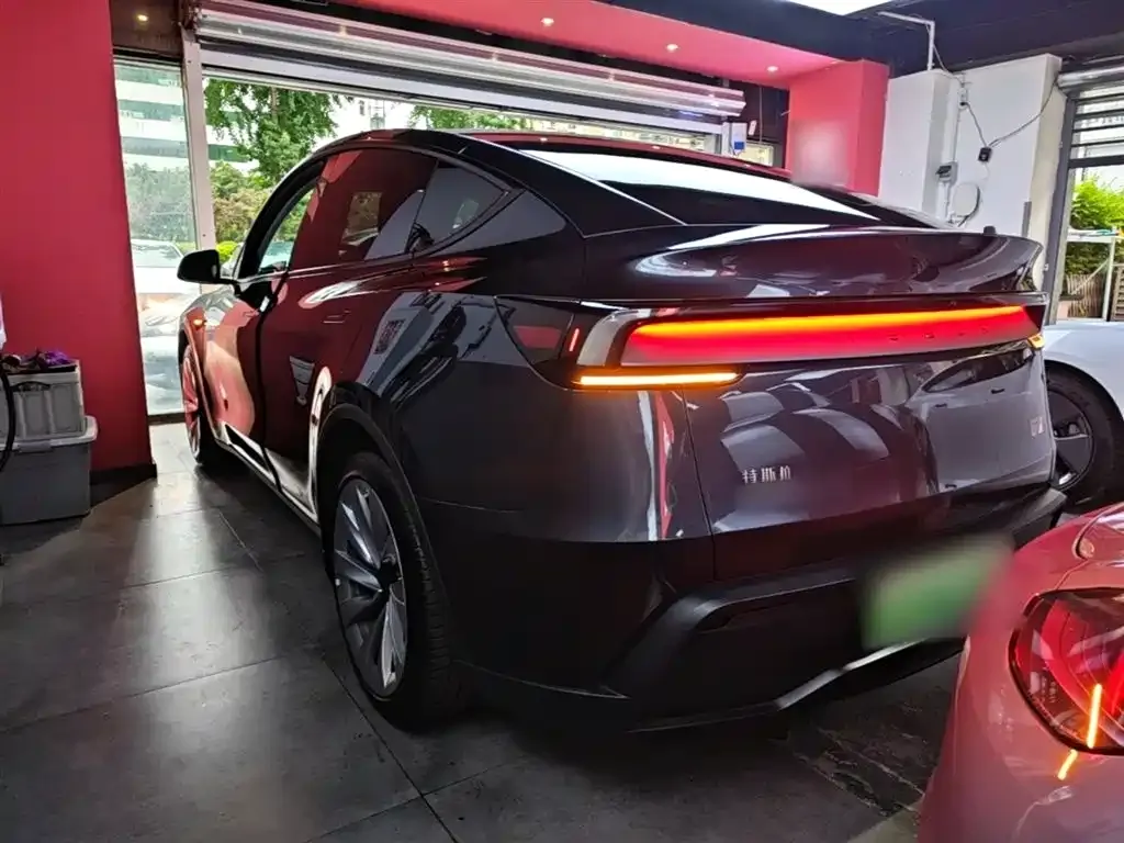 Tesla Model Y — фото 6
