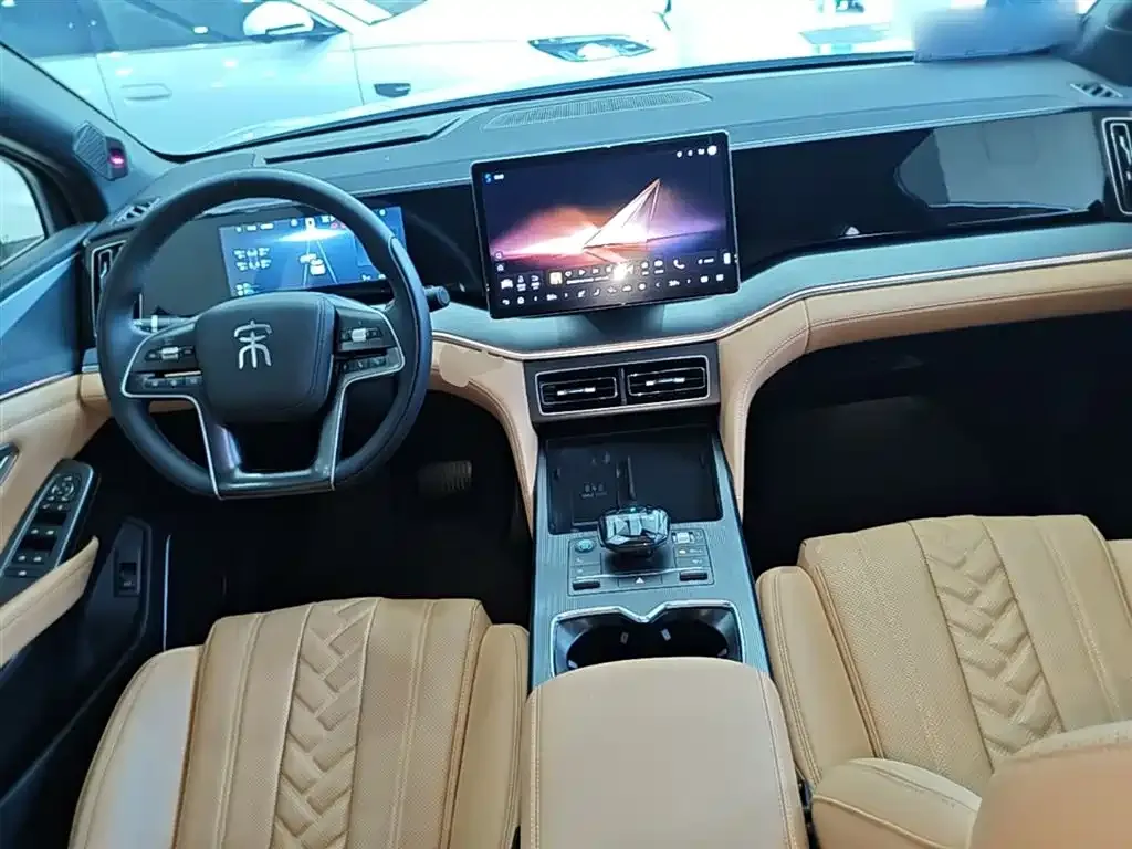 BYD L DM-i — фото 4