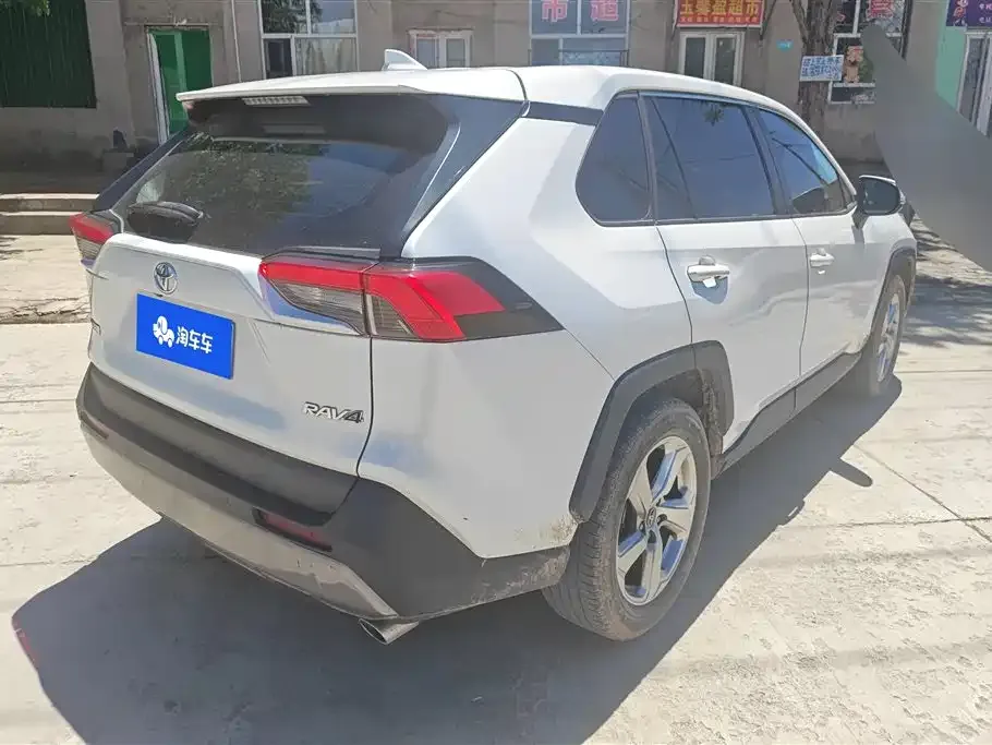 Toyota RAV4 — фото 3