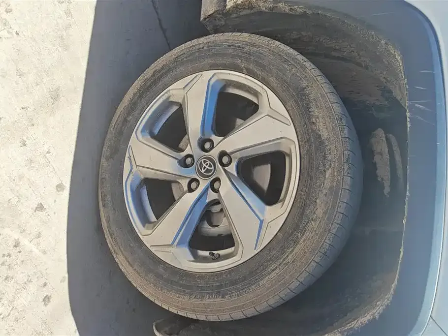 Toyota RAV4 — фото 10