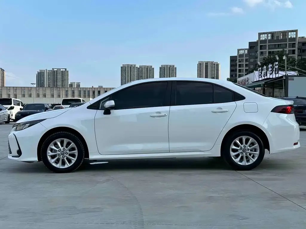 Toyota Corolla — фото 4