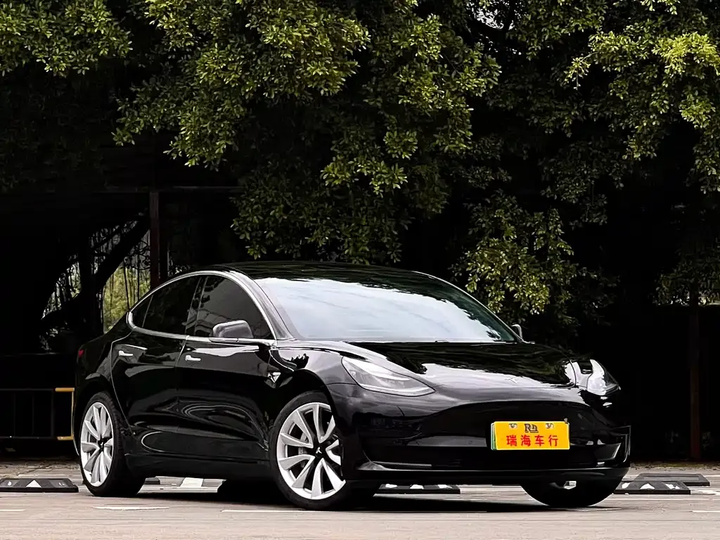 Tesla Model 3 — фото 10