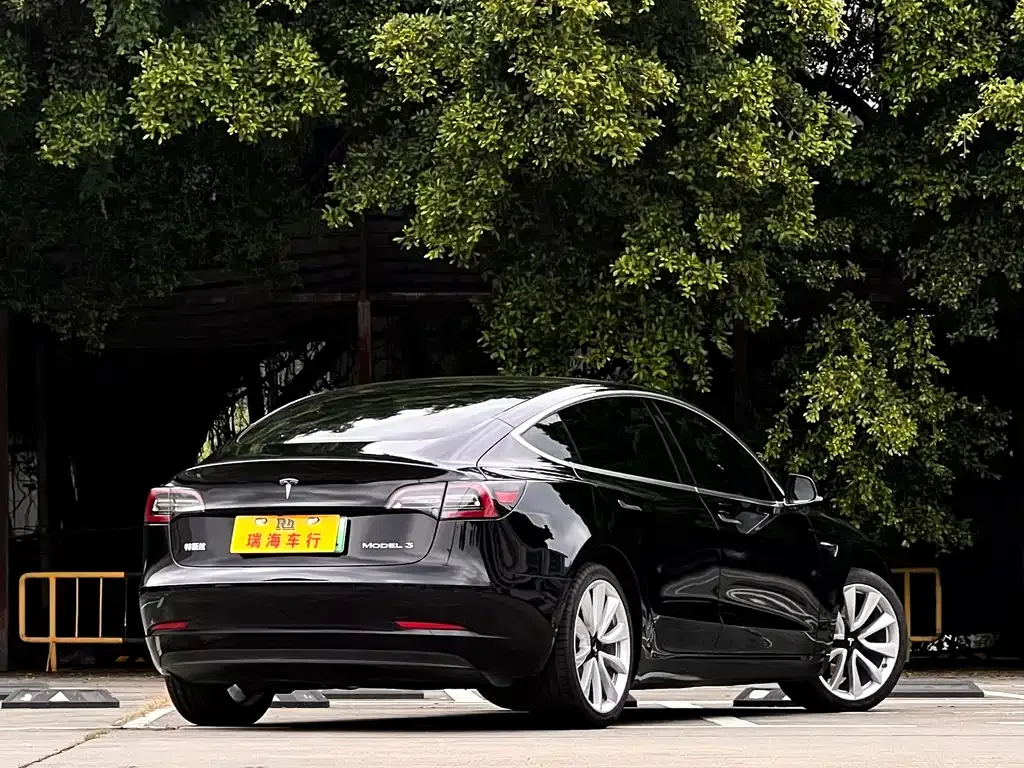 Tesla Model 3 — фото 6