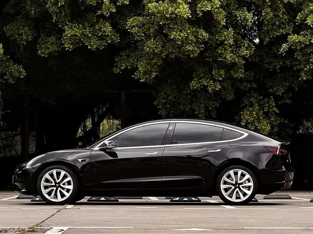 Tesla Model 3 — фото 8