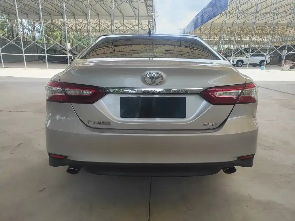 Toyota Camry — фото 2