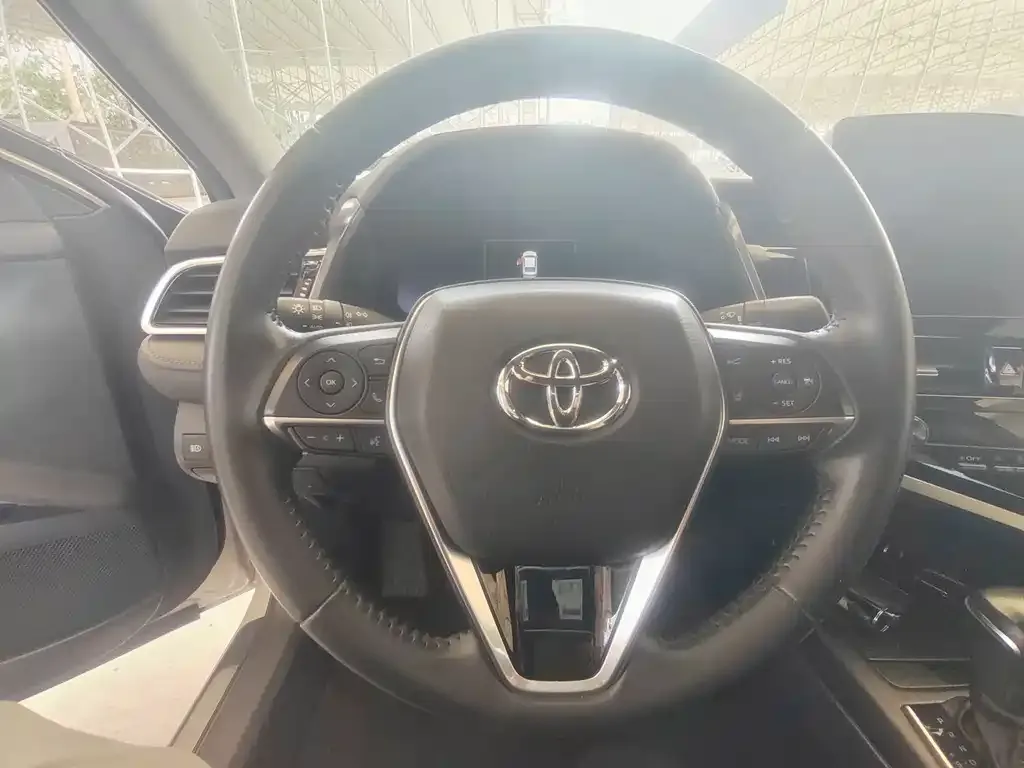Toyota Camry — фото 9