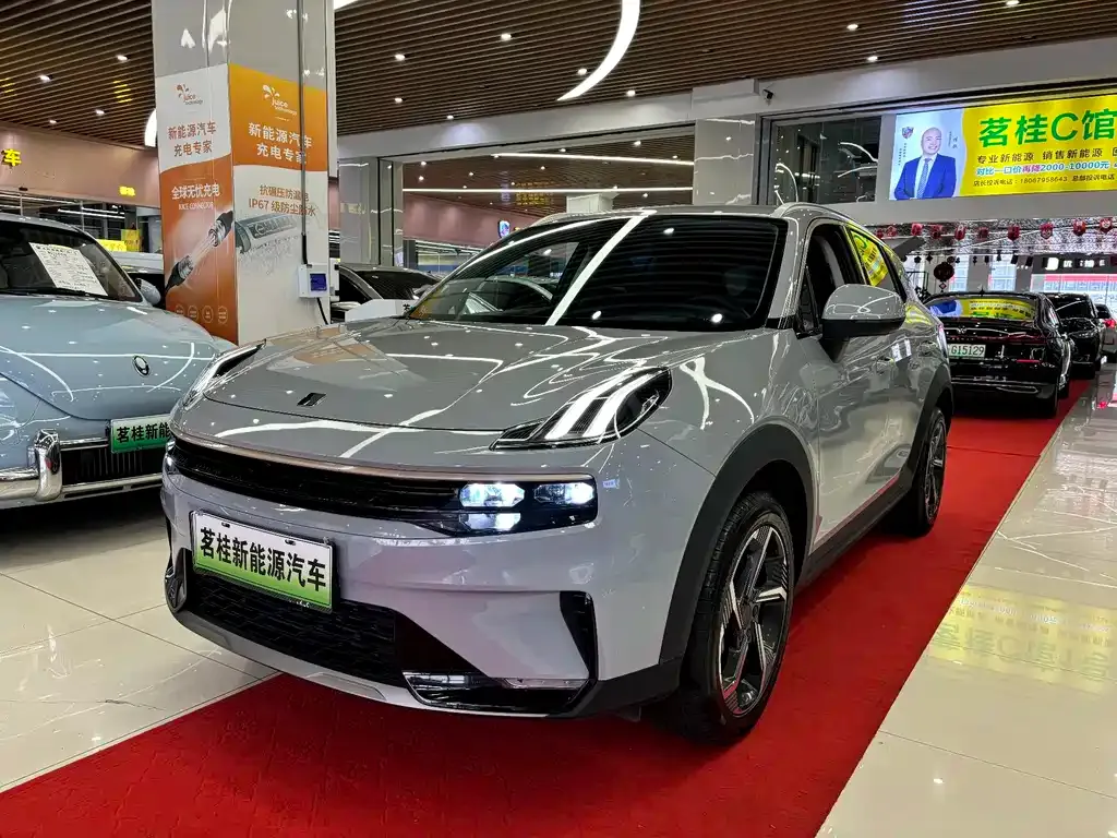 Lynk & Co 06 EM-P