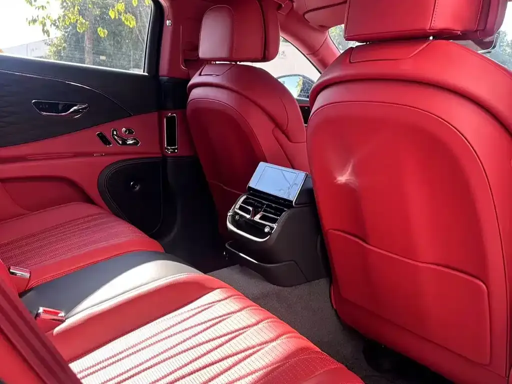 Bentley Flying Spur — фото 6