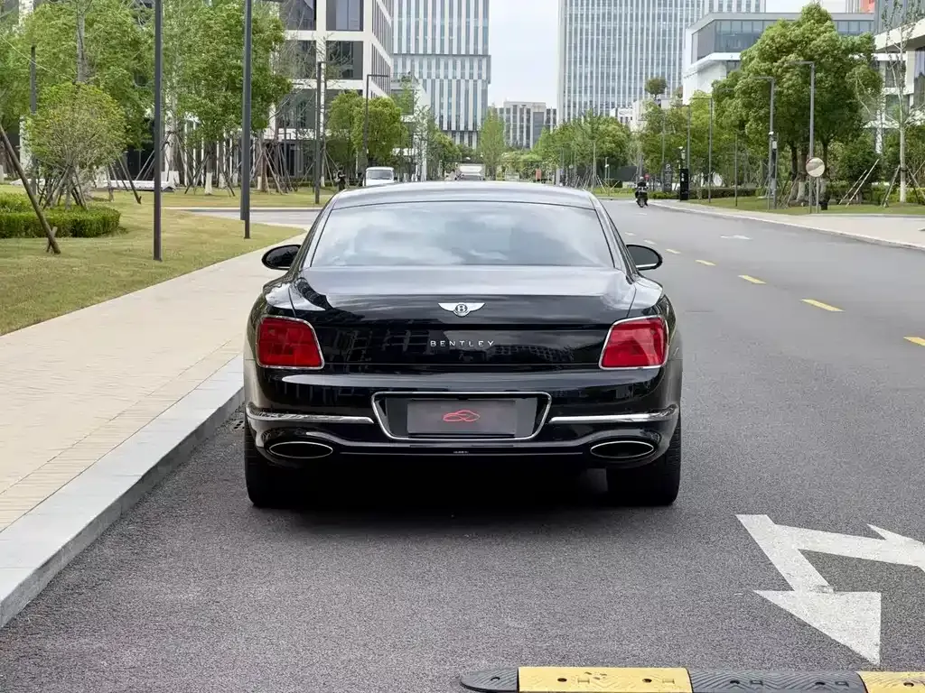Bentley Flying Spur — фото 5