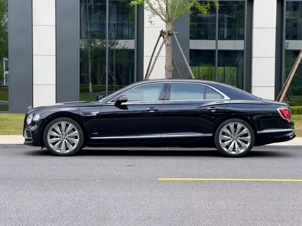 Bentley Flying Spur — фото 4