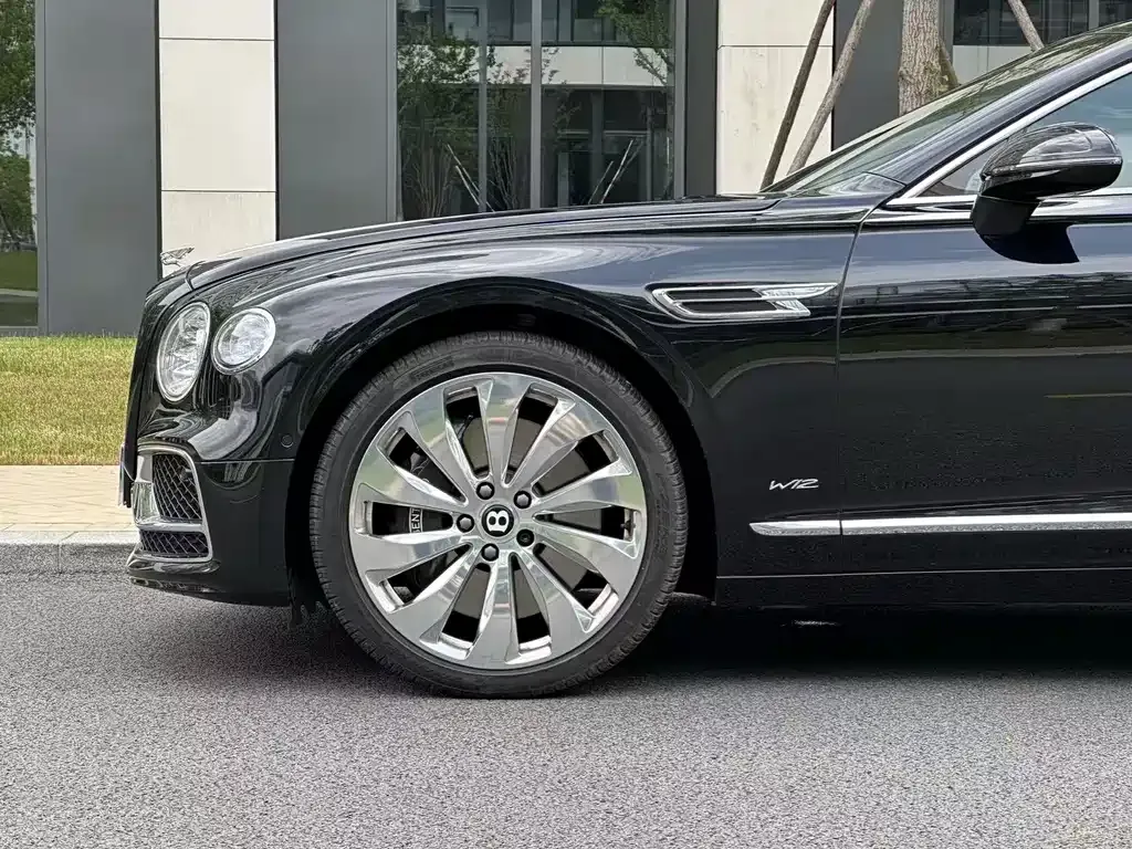 Bentley Flying Spur — фото 8