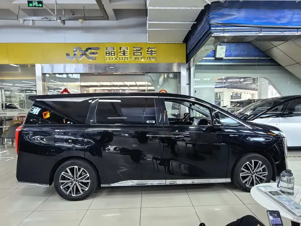 GAC Motor Trumpchi M8 — фото 8
