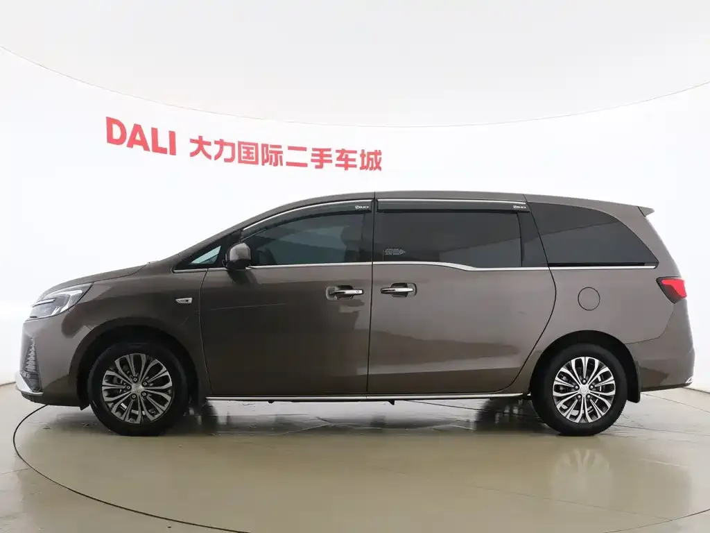 Buick GL8 2024 из CN, фото 3