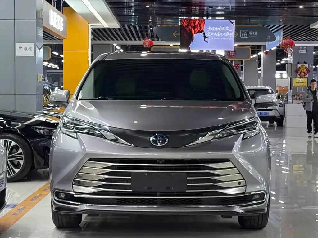 Toyota Sienna 2024 из CN, фото 3