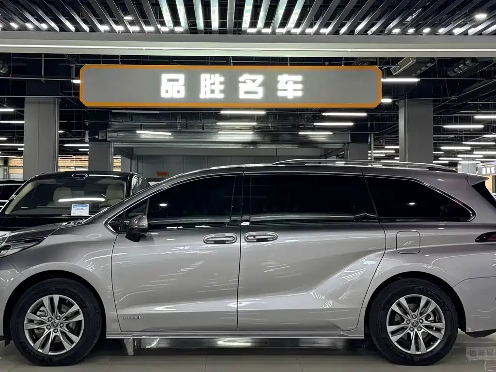 Toyota Sienna 2024 из CN, фото 5