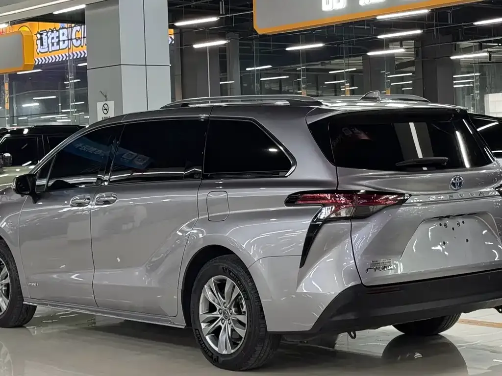 Toyota Sienna 2024 из CN, фото 4