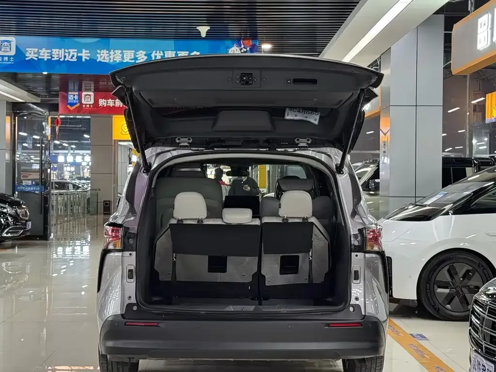 Toyota Sienna 2024 из CN, фото 8