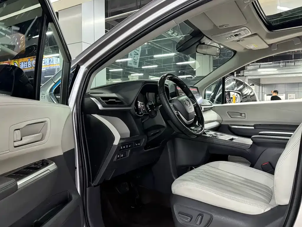 Toyota Sienna 2024 из CN, фото 6