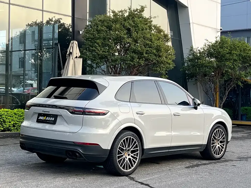 Porsche Cayenne — фото 10