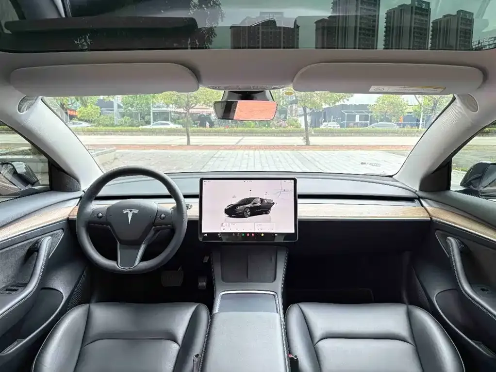 Tesla Model 3 — фото 2