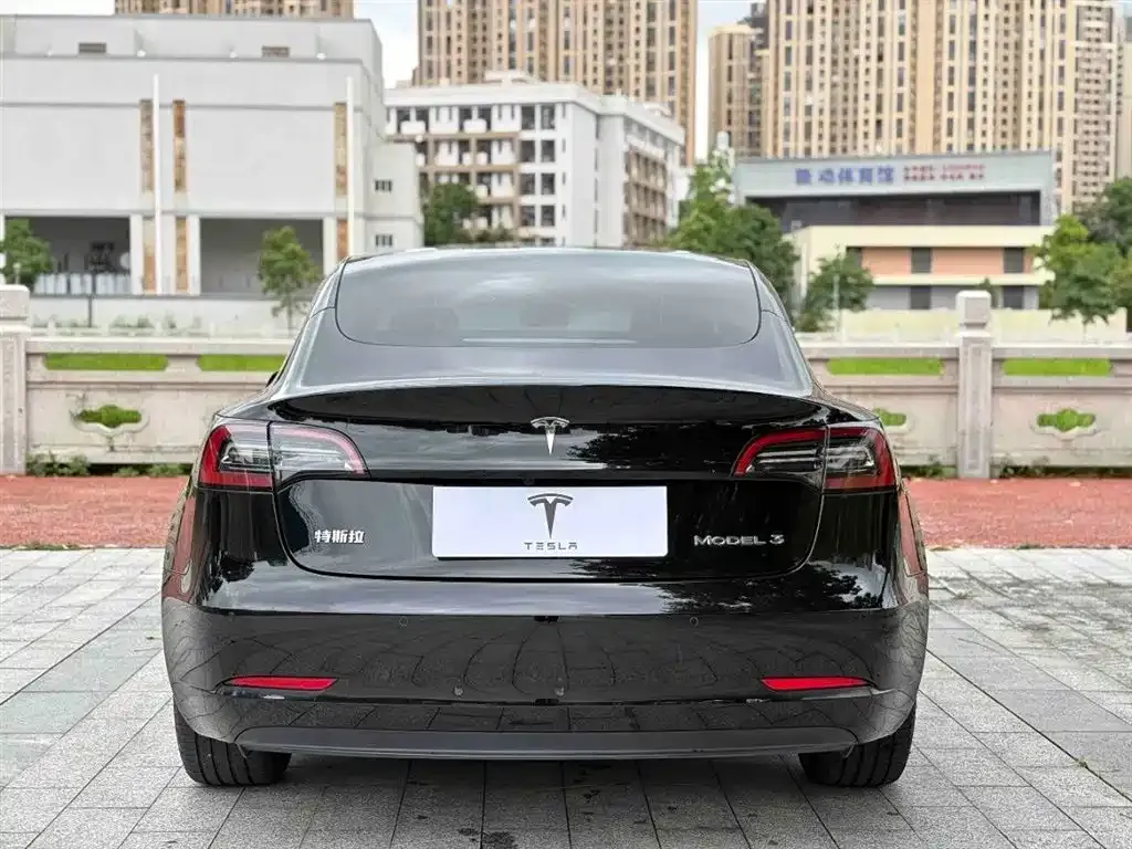 Tesla Model 3 — фото 7