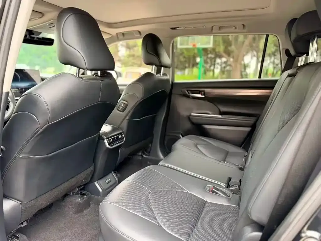 Toyota Highlander — фото 2