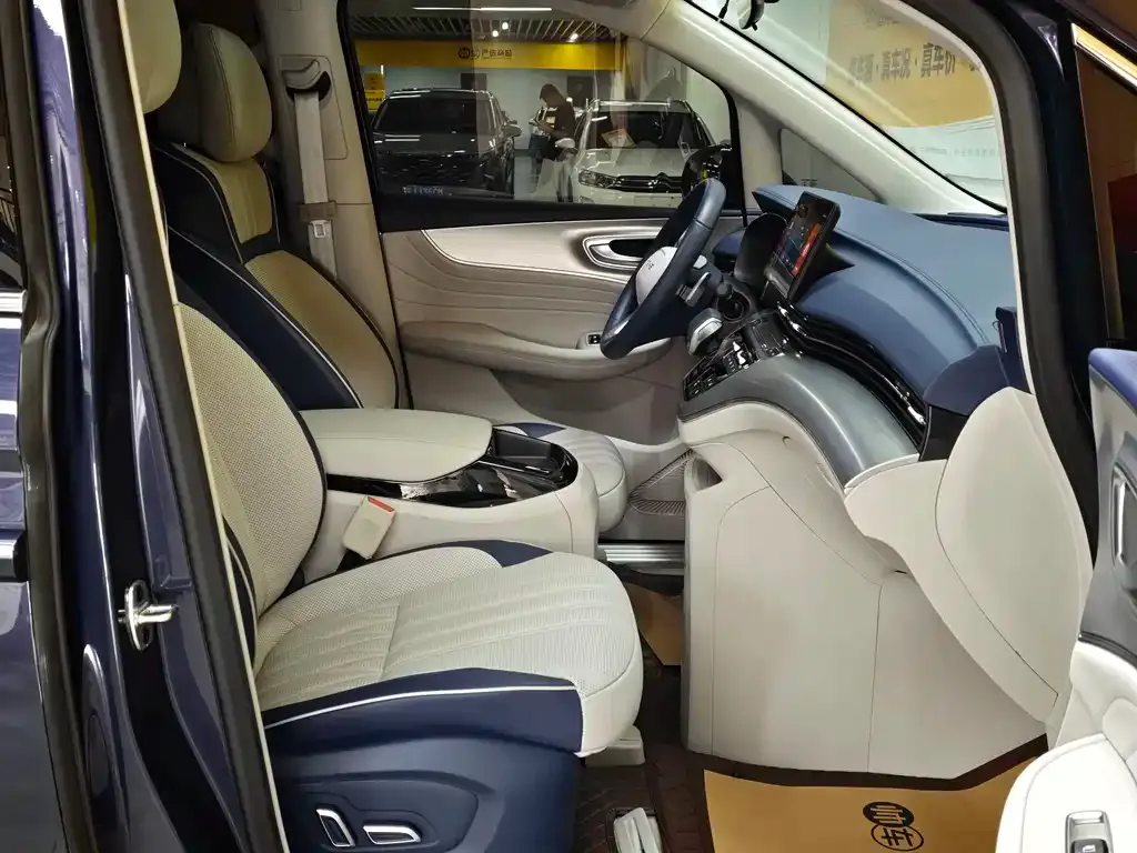 Roewe iMAX8 — фото 5
