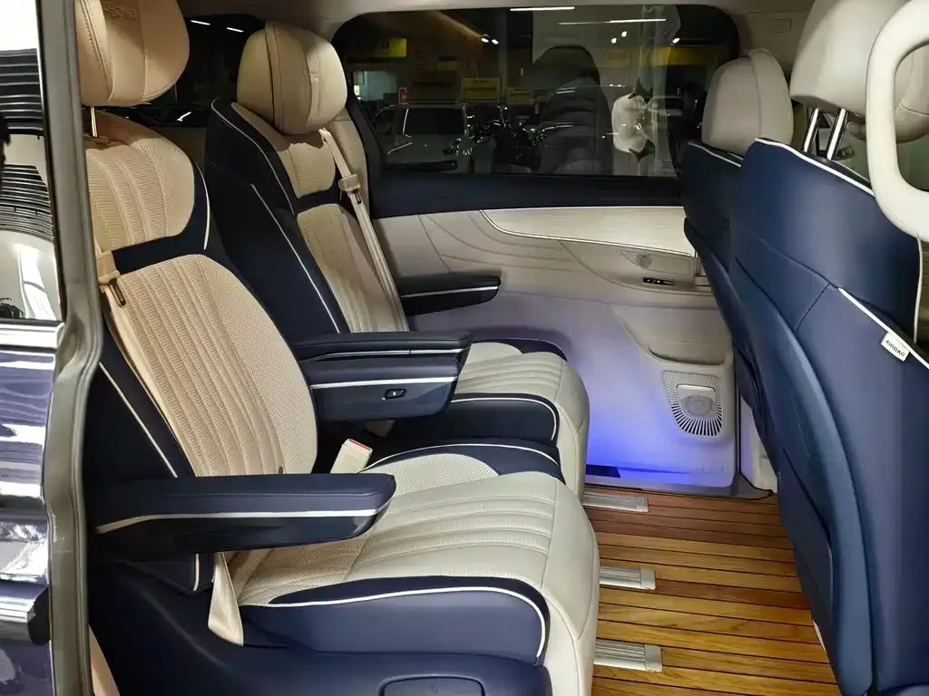 Roewe iMAX8 — фото 3