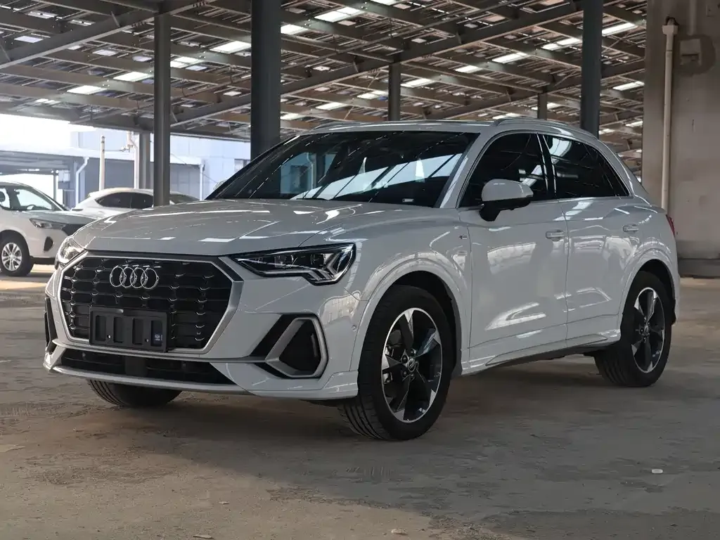 Audi Q3 — фото 1