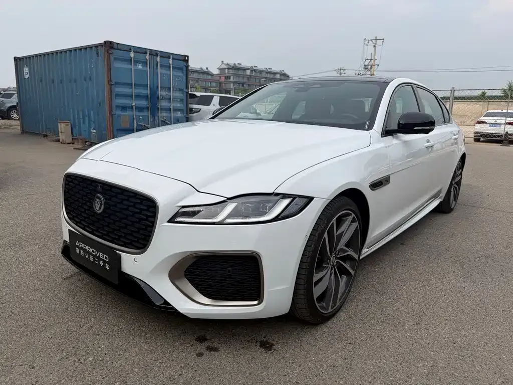 Jaguar XFL — фото 1