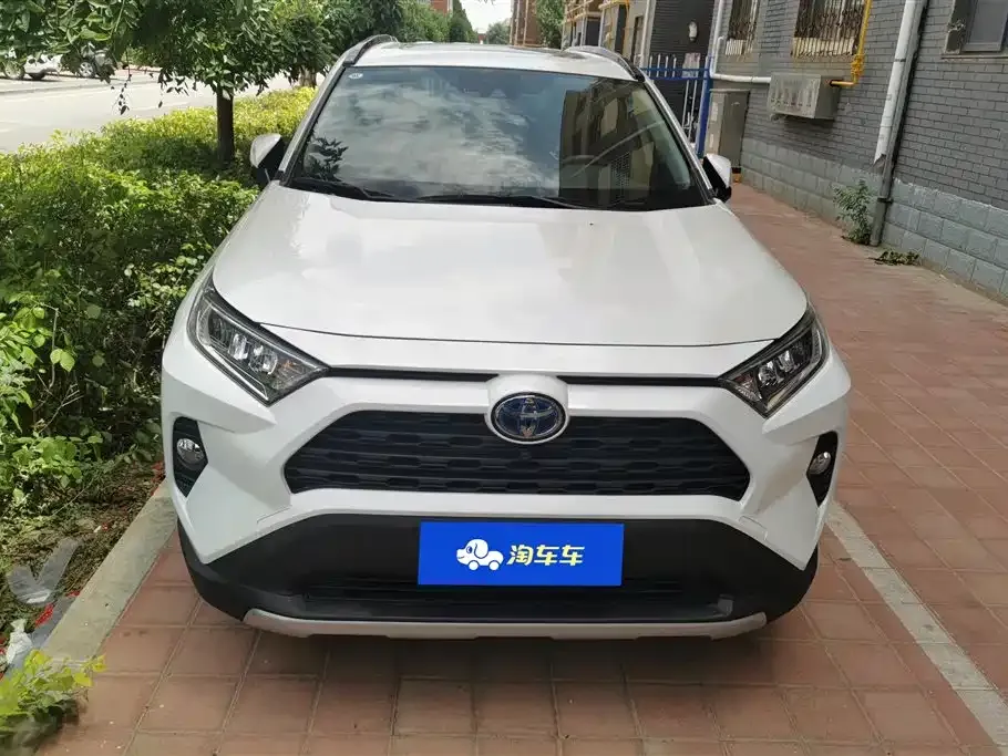 Toyota RAV4 — фото 4