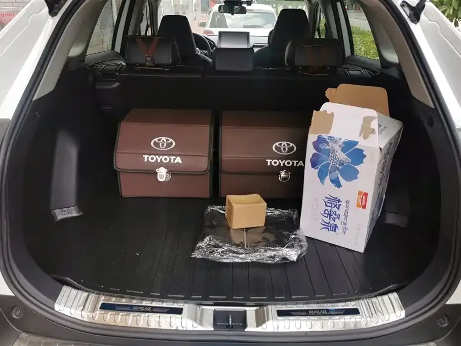 Toyota RAV4 — фото 6