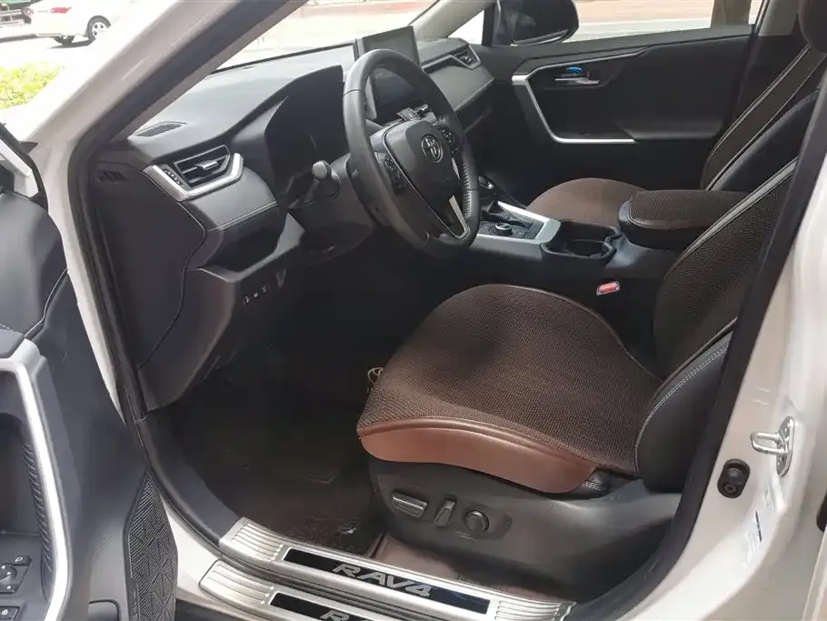 Toyota RAV4 — фото 10